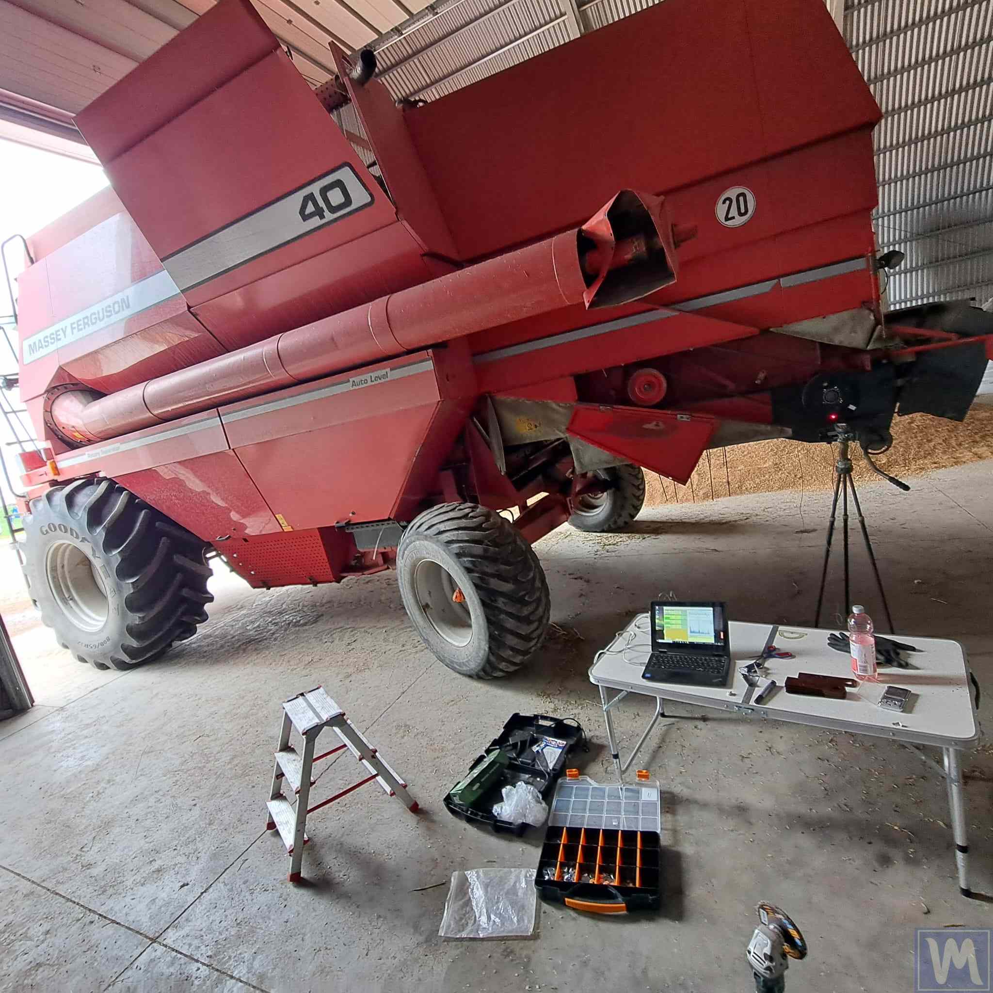 Wyważanie terenowe wirnika kombajnu Massey Ferguson przy użyciu sprzętu Vibromera